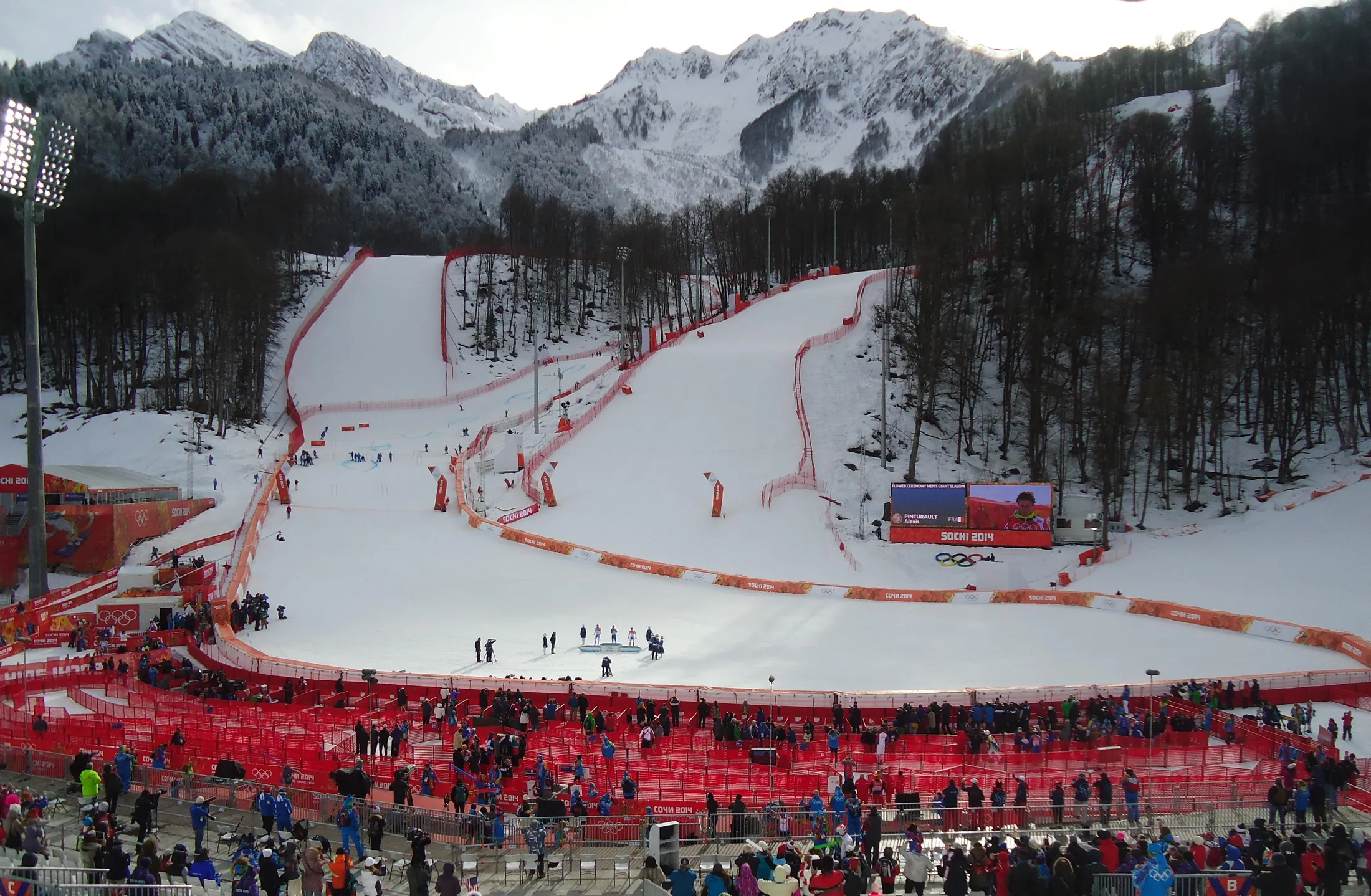 L'aire d'arrivée de Rosa Khutor le soir du slalom géant olympique, 19 février 2014